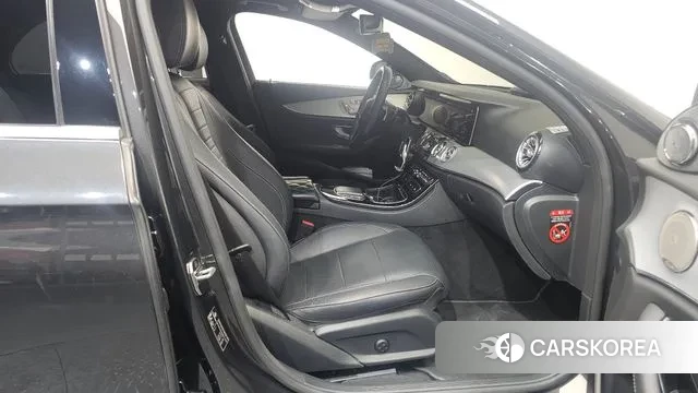 Mercedes-Benz E-Class W213 2021 Серый из Кореи, фото 2