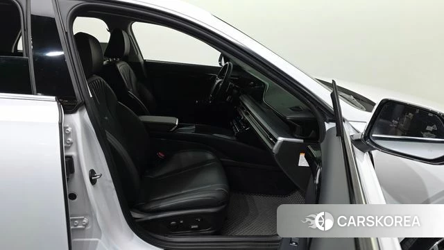 Hyundai Grandeur Hybrid (GN7) 2023 Белый из Кореи, фото 2