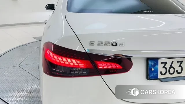 Mercedes-Benz E-Class W213 2023 Белый из Кореи, фото 2