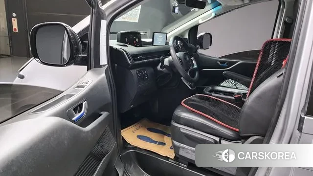 Hyundai Staria 2023 Серебряный из Кореи, фото 2