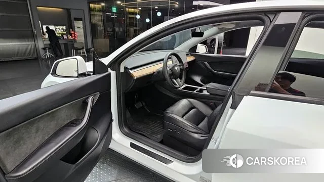 Tesla Model Y 2021 Белый из Кореи, фото 2