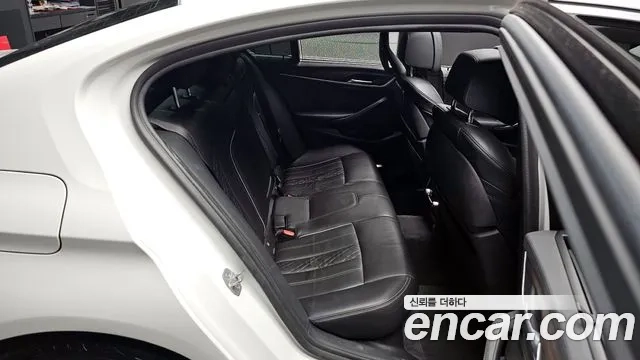 BMW 5 Series (G30) 2018 Белый из Кореи, фото 2