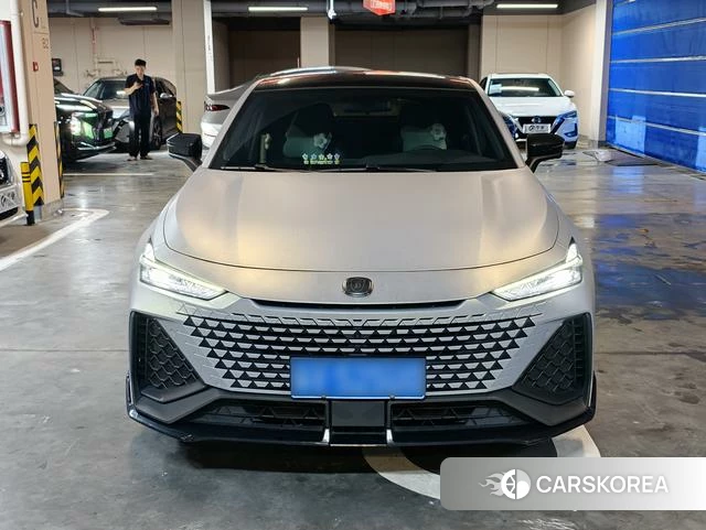 Chang'an UNI-V 2023 Серебристо-серый из Китая, фото 2