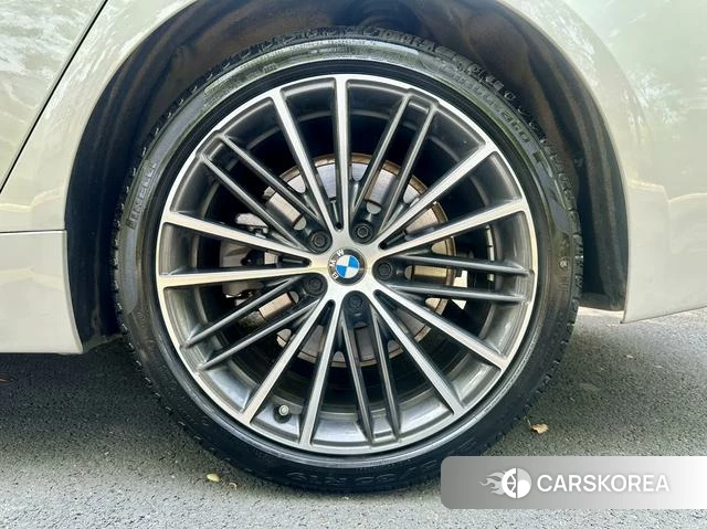 BMW 5 series 2022 Белый из Китая, фото 2