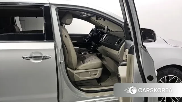 Kia The New Carnival 2019 Серебряный из Кореи, фото 2