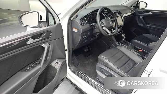 Volkswagen Tiguan second Generation 2024 Белый из Кореи, фото 2