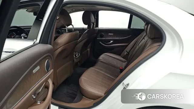 Mercedes-Benz E-Class W213 2019 Белый из Кореи, фото 2