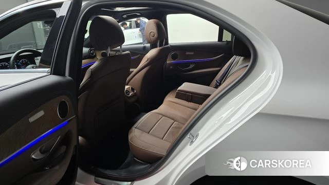 Mercedes-Benz E-Class W213 2021 Белый из Кореи, фото 2