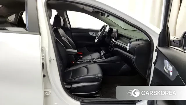 Kia The New K3 2nd generation 2021 Белый из Кореи, фото 2