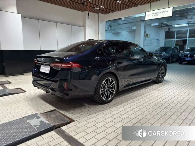 BMW 5 series (imported) 2024 Черный из Китая, фото 2