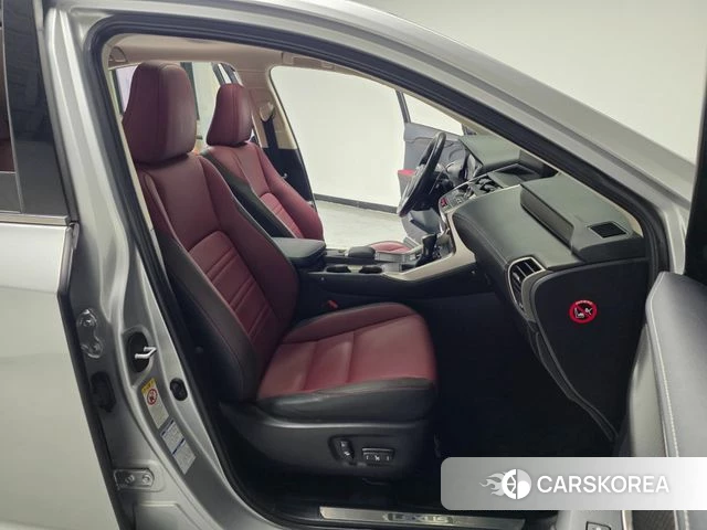 Lexus NX300h 2018 Серебряный из Кореи, фото 2