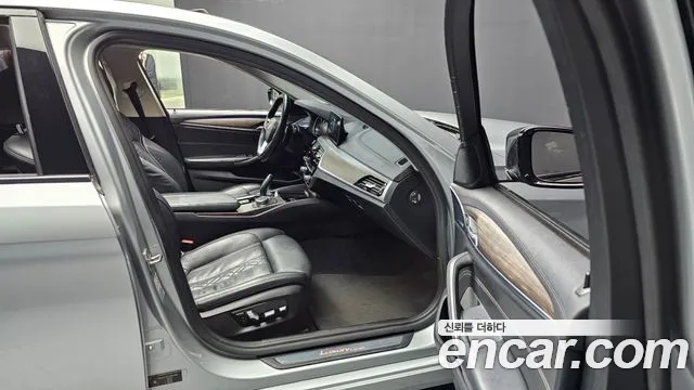 BMW 5 Series (G30) 2018 Серебряный из Кореи, фото 2