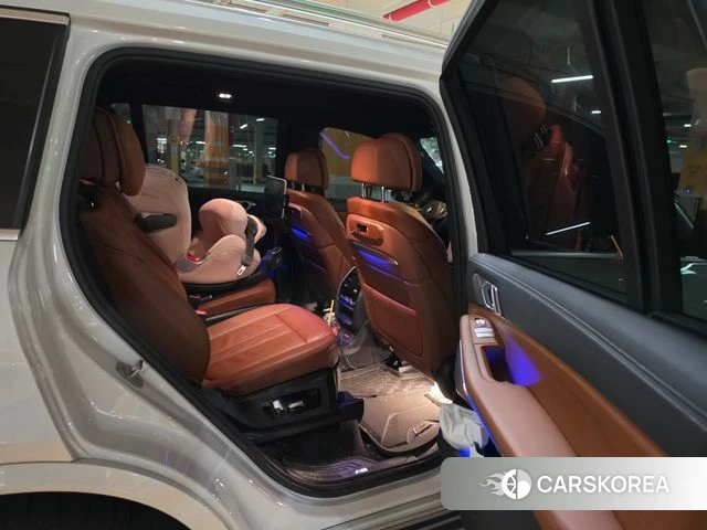 BMW X7 (G07) 2025 Белый из Кореи, фото 2