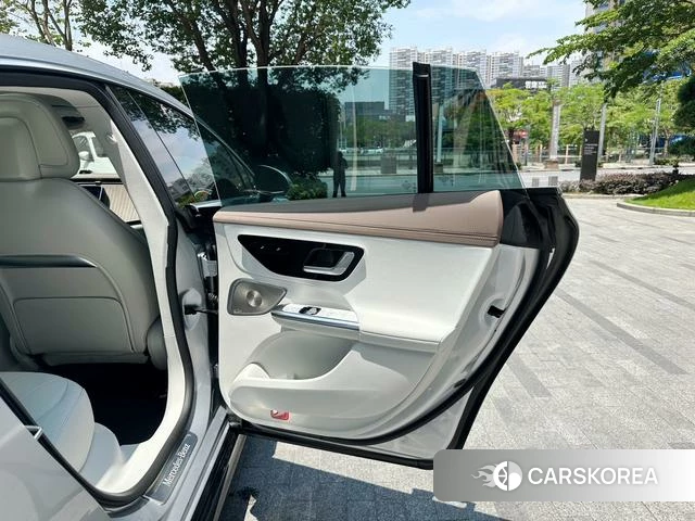Mercedes-Benz EQE 2025 Серебристо-серый из Китая, фото 2
