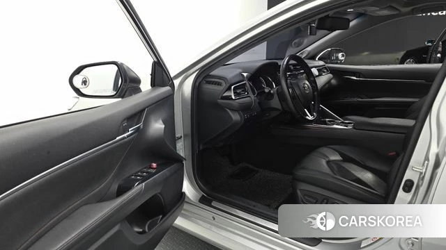 Toyota Camry (XV70) 2018 Серебряный из Кореи, фото 2