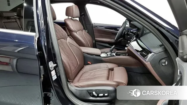 BMW 5 Series (G30) 2023 Черный из Кореи, фото 2