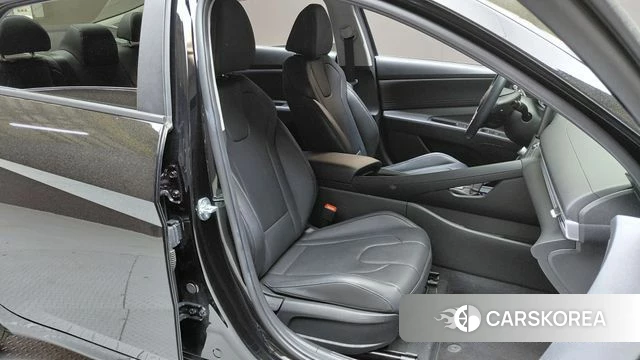Hyundai The New Avante (CN7) 2023 Черный из Кореи, фото 2