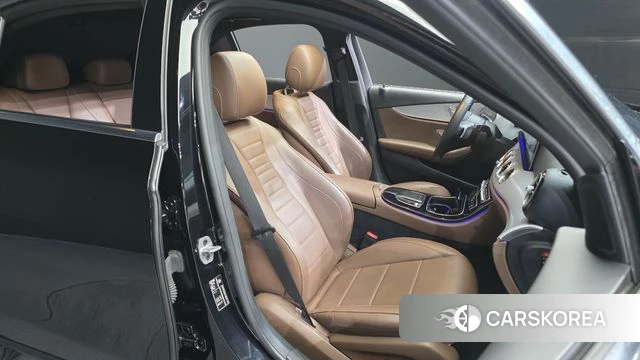 Mercedes-Benz E-Class W213 2021 Черный из Кореи, фото 2