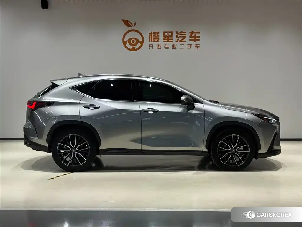 Lexus NX 2022 Silver/gray из Китая, фото 2