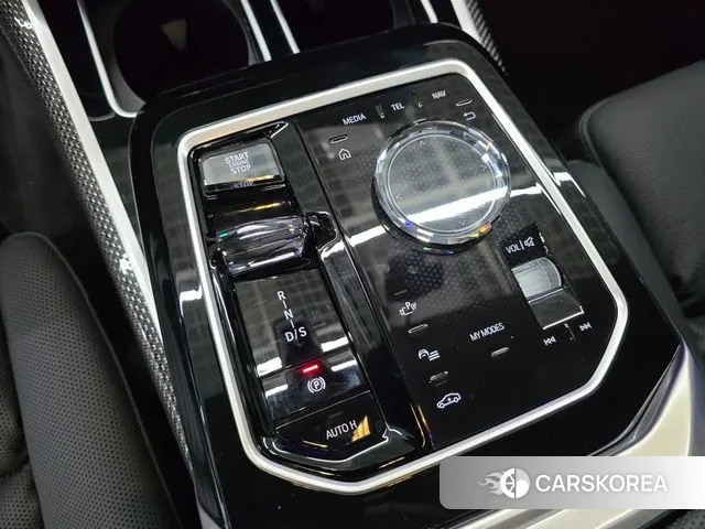 BMW 7 Series (G70) 2024 Белый из Кореи, фото 2