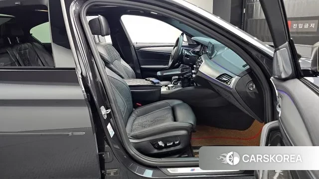 BMW 5 Series (G30) 2018 Серый из Кореи, фото 2