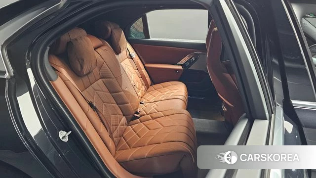 BMW 7 Series (G70) 2025 Черный из Кореи, фото 2