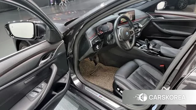 BMW 5 Series (G30) 2023 Серый из Кореи, фото 2