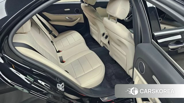 Mercedes-Benz E-Class W213 2023 Черный из Кореи, фото 2