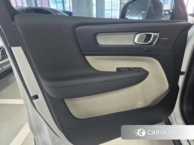 Volvo XC40 2026 Белый из Кореи, фото 2