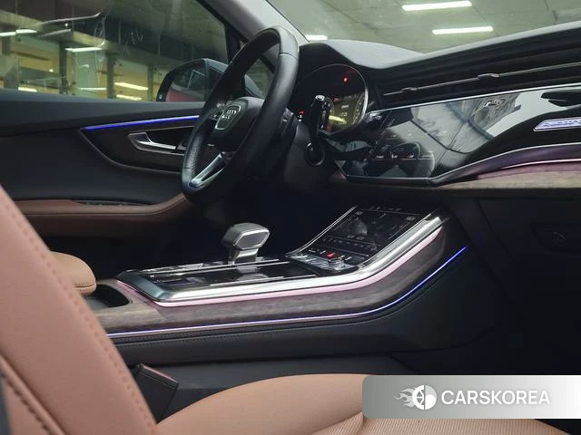 Audi Q7 2023 Черный из Китая, фото 2