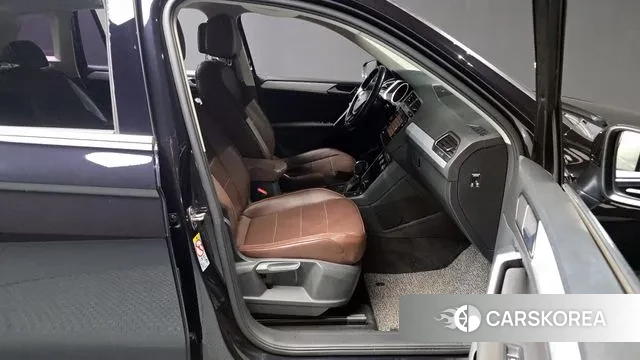 Volkswagen Tiguan second Generation 2018 Черный из Кореи, фото 2