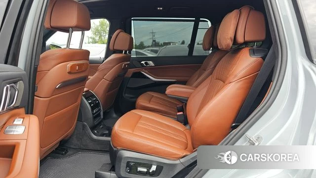 BMW X7 (G07) 2024 Серебристо-серый из Кореи, фото 2