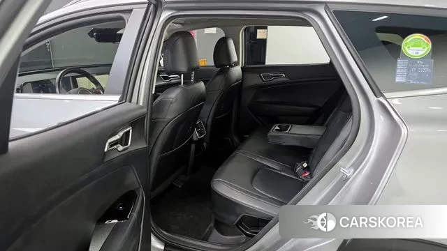 Kia Sportage 5th Generation Hybrid 2023 Серебряный из Кореи, фото 2