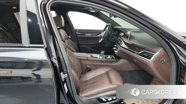 BMW 7 Series (G11) 2019 Черный из Кореи, фото 2