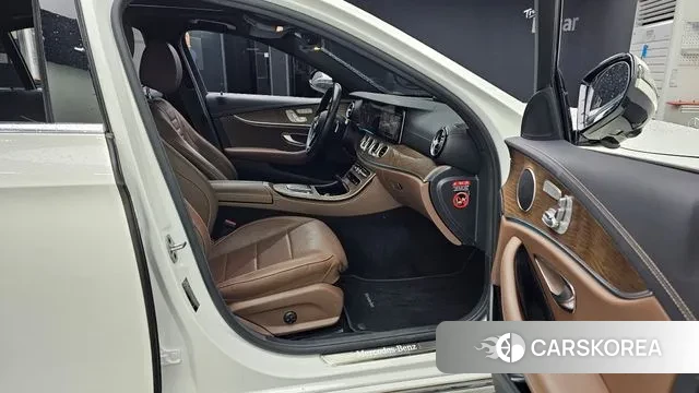 Mercedes-Benz E-Class W213 2022 Белый из Кореи, фото 2