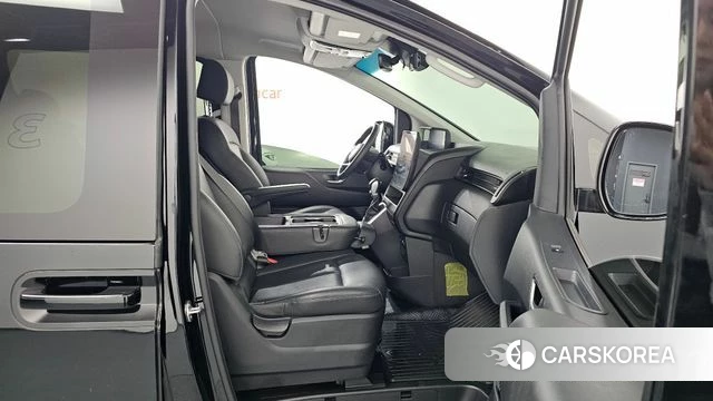 Hyundai Staria 2023 Черный из Кореи, фото 2