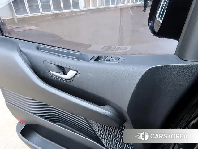 Hyundai Staria 2022 Черный из Кореи, фото 2