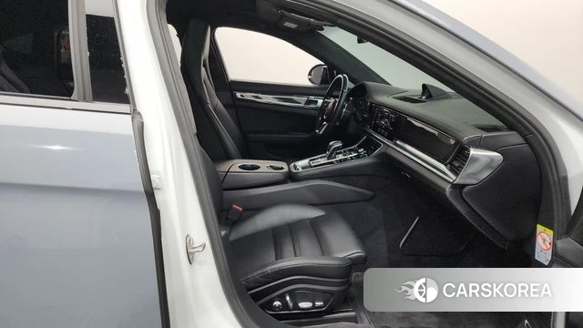 Porsche Panamera (971) 2018 Светло-серебряный цвет из Кореи, фото 2