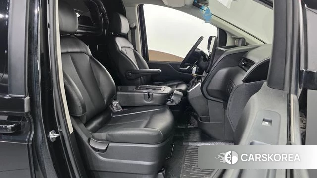 Hyundai Staria 2021 Черный из Кореи, фото 2