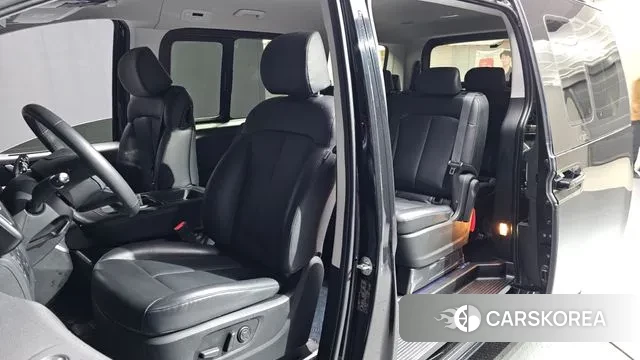 Hyundai Staria 2022 Черный из Кореи, фото 2