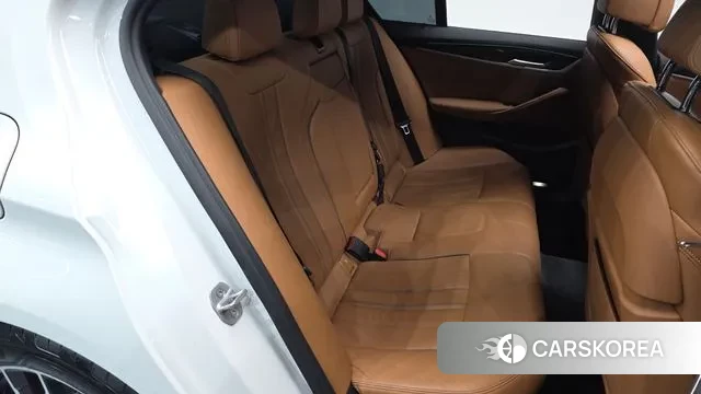 BMW 5 Series (G30) 2020 Белый из Кореи, фото 2