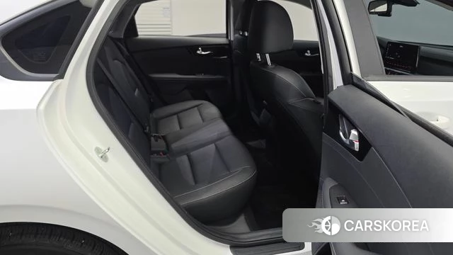 Kia The New K3 2nd generation 2023 Белый из Кореи, фото 2