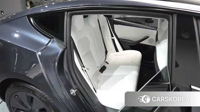 Tesla Model 3 2024 Серый из Кореи, фото 2