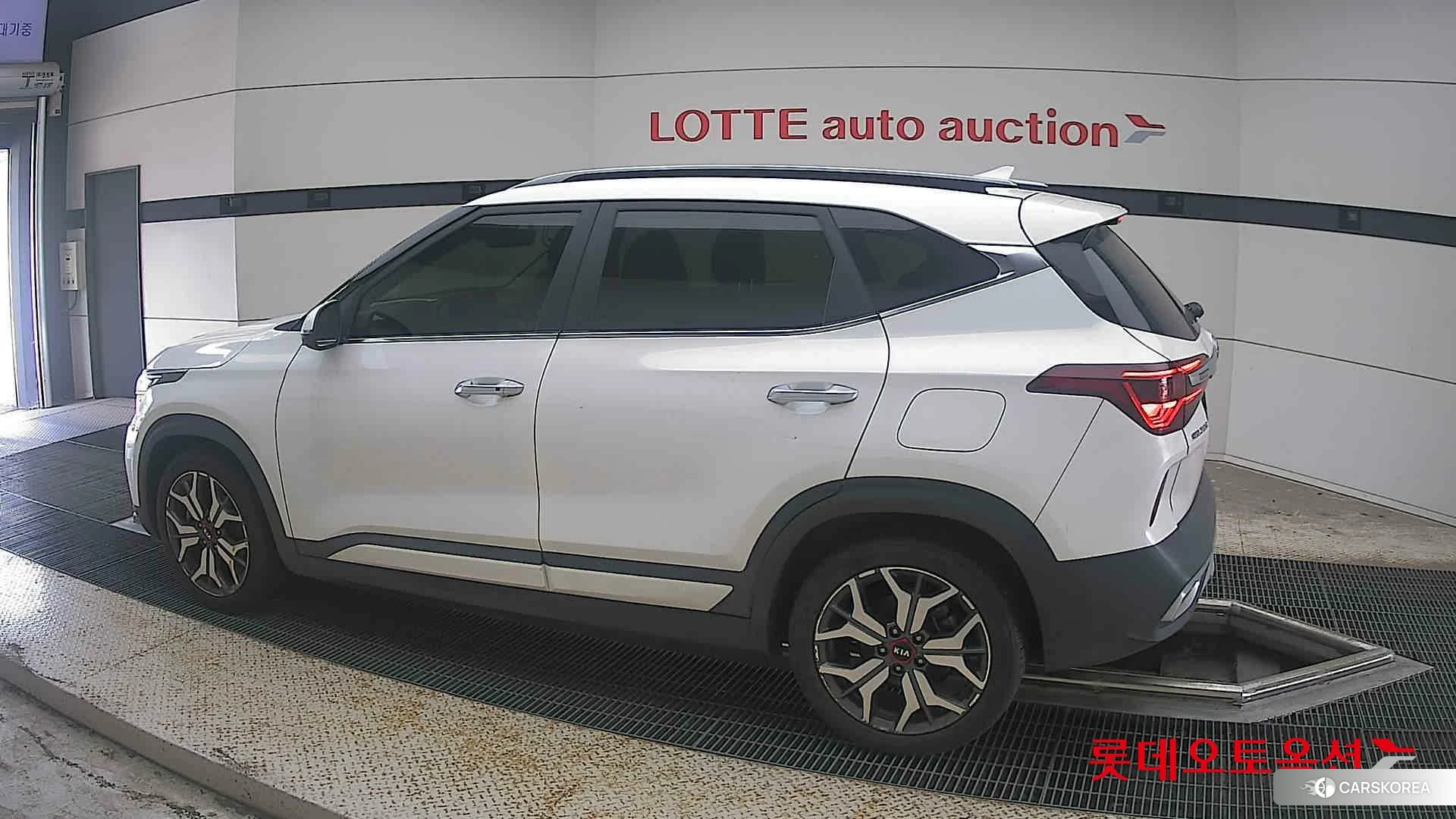 Kia Seltos 2022 Белый из Кореи, фото 2