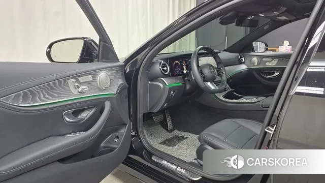 Mercedes-Benz E-Class W213 2022 Черный из Кореи, фото 2