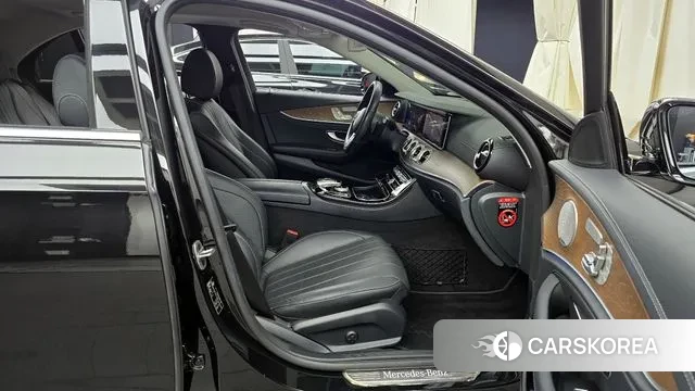 Mercedes-Benz E-Class W213 2019 Черный из Кореи, фото 2