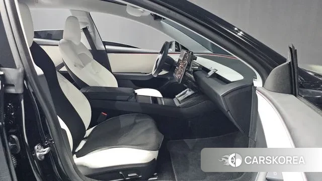 Tesla Model 3 2024 Черный из Кореи, фото 2