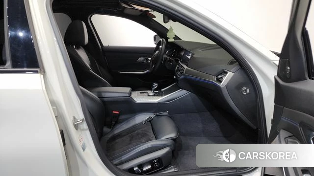 BMW 3 Series (G20) 2021 Белый из Кореи, фото 2