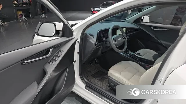 Kia Di Ol Nu Niro 2023 Белый из Кореи, фото 2