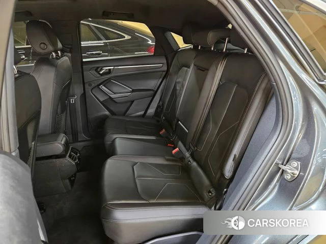 Audi Q3 (F3) 2023 Серый из Кореи, фото 2